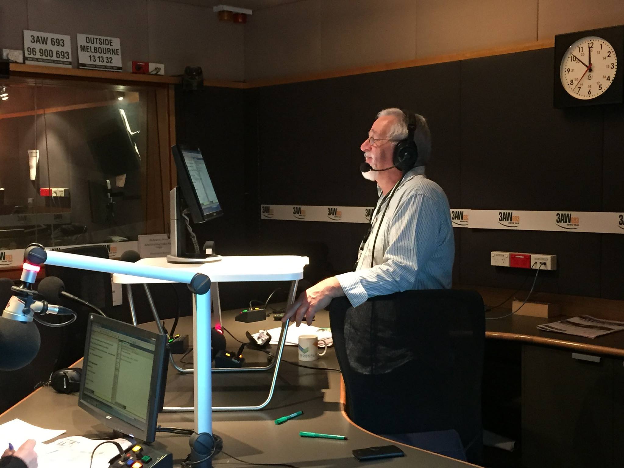 Neil Mitchell 3AW uses a sit stand desk