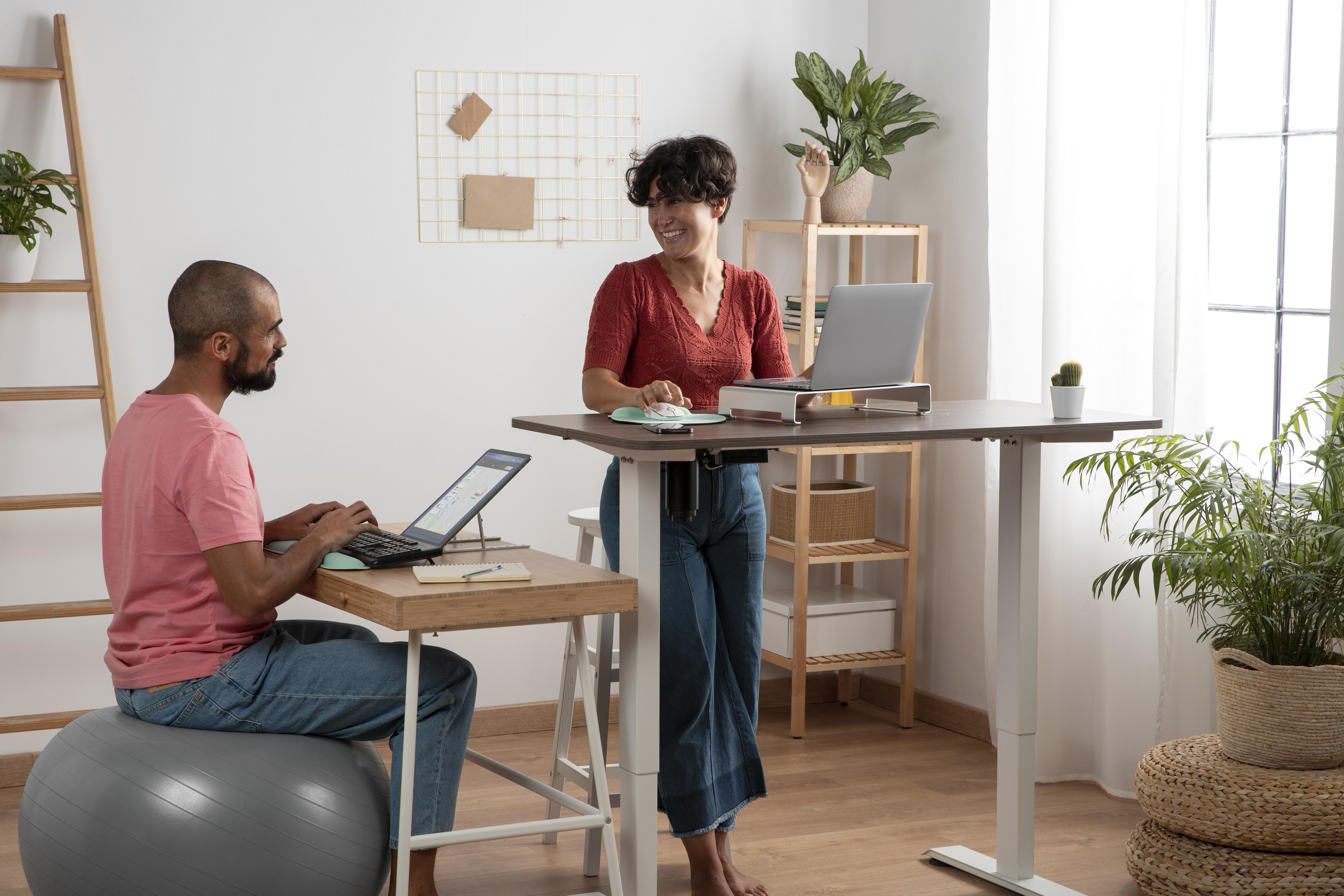 Are Standing Desks Good for You? What Science and User Experiences Reveal